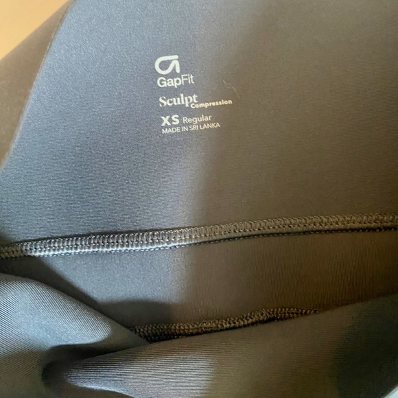 GAP - Sculpt Gray Cropped Active Pants - Size XS - Picture 7 of 15